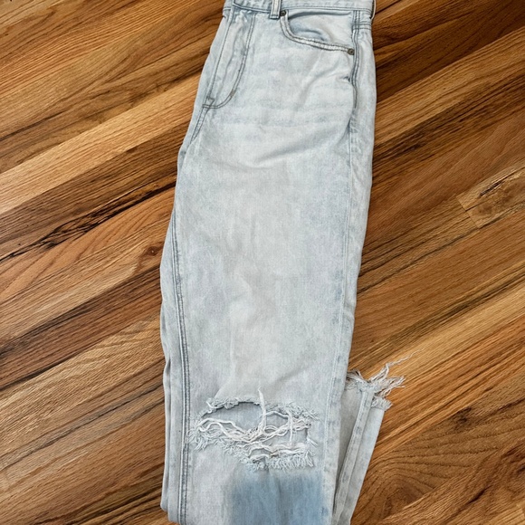 American Eagle Distressed Mom Jeans - Picture 3 of 5